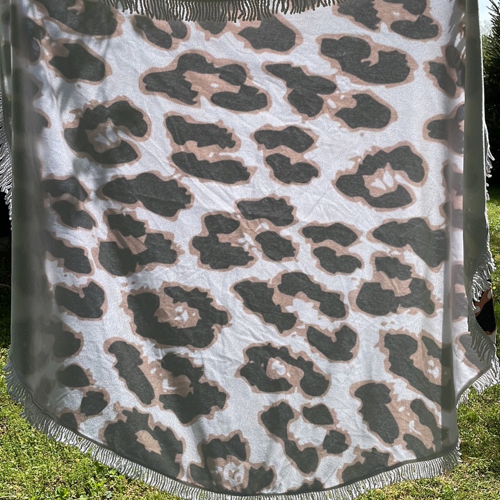 NWOT Round Animal Print Beach Towel - Picture 5 of 8
